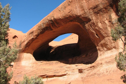 Monument Valley: Mystery Valley Historical Ruins Tour