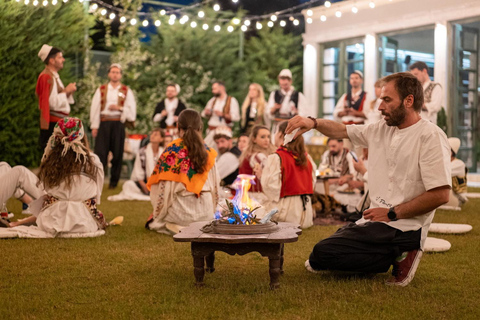 تيرانا: جولة في المدينة والعرض الليلي الألباني مع العشاء