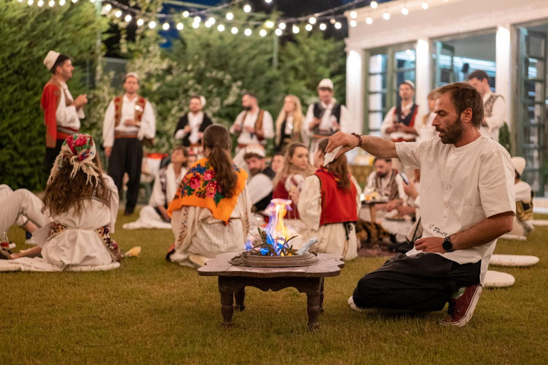 تيرانا: جولة في المدينة والعرض الليلي الألباني مع العشاء