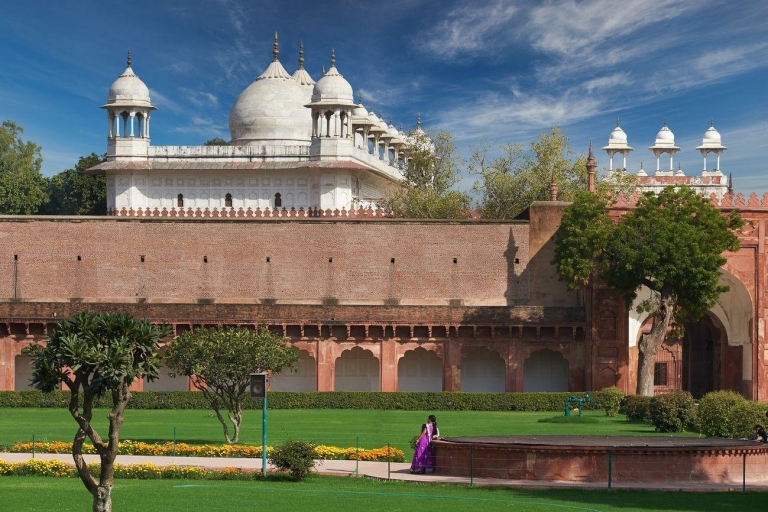 Agra : Visite guidée du Taj Mahal avec transfert en voitureAgra : Visite avec voiture avec chauffeur, guide et entrée aux monuments