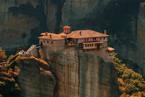 Athens : Delphi - Meteora - Thermopulae 2 day tour !