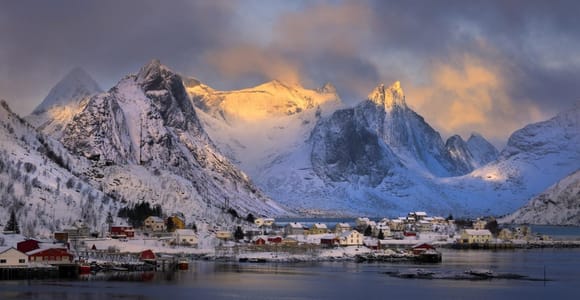 Svolvær: Northern Lights Cruise