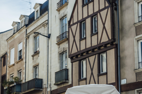 Angers: Fahrt in der Doutre mit einem elektrischen Tuk TukAngers: Fahrt mit einem elektrischen Tuk Tuk durch das Viertel Doutre