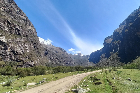 Laguna Rocutuyoc and Honkopampa Ruins Private Service