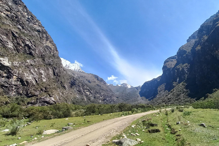Laguna Rocutuyoc and Honkopampa Ruins Private Service