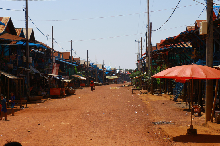 Esplorare l&#039;incantevole villaggio galleggiante di Kampong Phluk