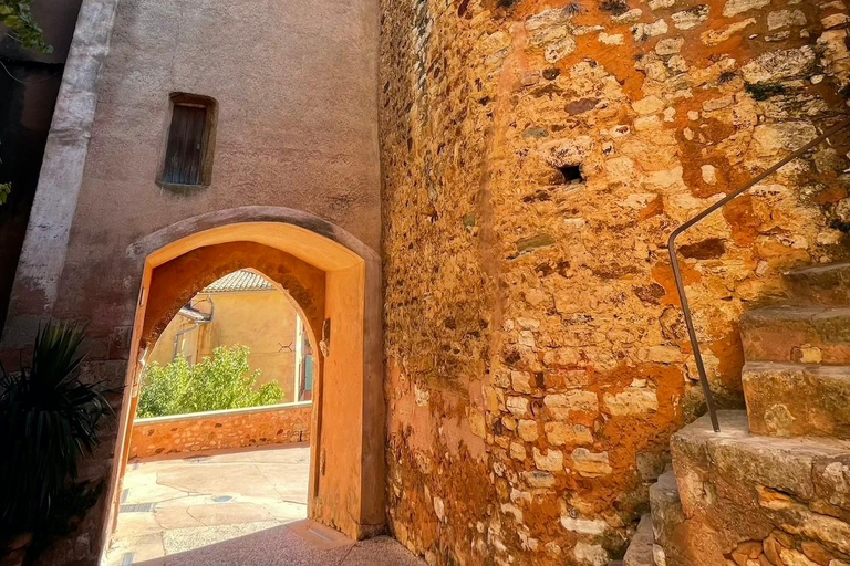 Private tour of the Luberon: Gordes, Roussillon, Lourmarin, and hilltop villages