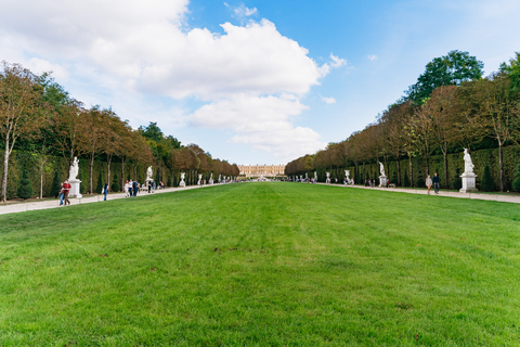 Desde París: Visita sin colas a Versalles y acceso a los jardinesTour en grupo en inglés con tour guiado de los jardines