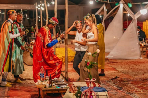 Una notte indimenticabile nel deserto: cena, giro in cammello e in quadNotte indimenticabile nel deserto: cena, giro in cammello e quad