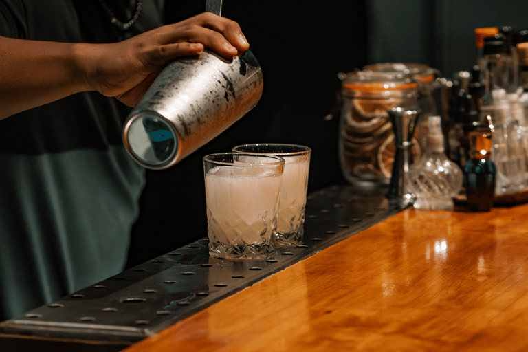 كالي: بار El Peñón ونادي الزحف مع الدليلCali: El Peñón Bar and Club Crawl with Guide