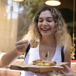 Atene: Tour gastronomico serale a piedi