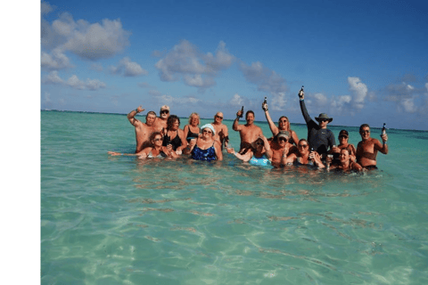 Punta Cana: aventura de catamarã com mergulho com snorkel e bebidasPunta Cana: Aventura de catamarã com mergulho com snorkel e bebidas