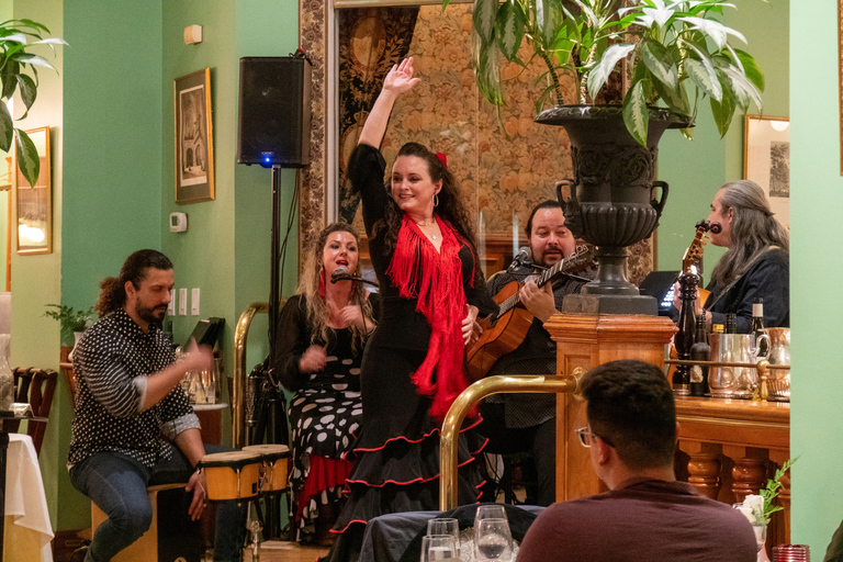 Espectáculo de flamenco con cena y sangríaEspectáculo flamenco con cena y sangría