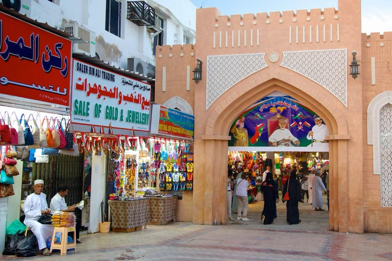 Muscat: Private City Tour with a Local Guide & Full Transfer