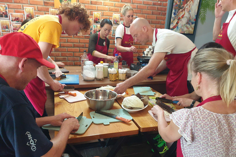 Hue: Corso di cucina casalinga con chef locale e cena