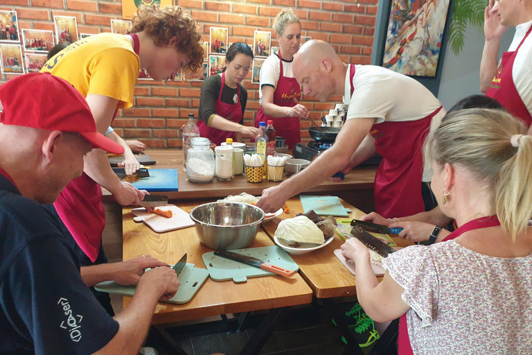 Hue: Thuiskookles met lokale kok en diner