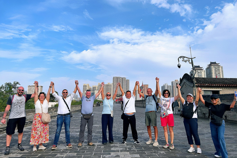 Xi'an: Terracotta Army, City Wall, Pagoda & Family Lunch Private Guided Tour with Lunch and Pickup Anywhere in Xi'an