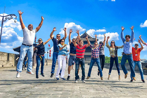 Xi'an: Terracotta Army, Lunch, City Wall, Pagoda, Bazaar Private Tour Spanish, Italian, German, French-Speaking Guide