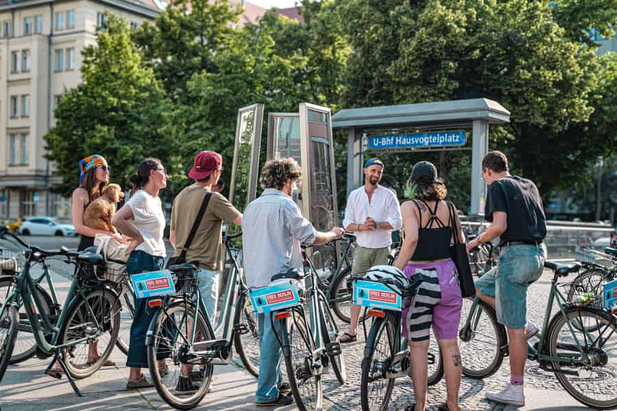 Berlin: Geführte Radtour zu versteckten Schätzen abseits der ausgetretenen Pfade. Foto: GetYourGuide Berlin: Geführte Radtour zu versteckten Schätzen abseits der ausgetretenen Pfade. Foto: GetYourGuide