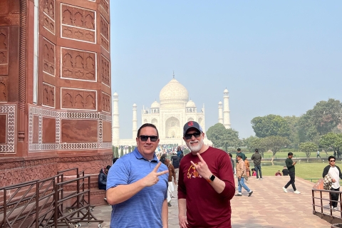 Depuis Agra : Réservez votre billet pour le Taj Mahal avec Mausolée et GuideBillets pour le Taj Mahal avec Mausolée et guide, voiture