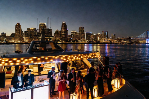 San Diego: Cabrillo NYE Epic Cruise Champagne & DjSet