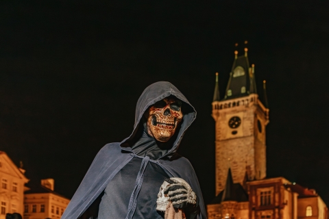 Praga: fantasmas y leyendas en un tour a pie de 1 h 30 minTour en grupo en alemán