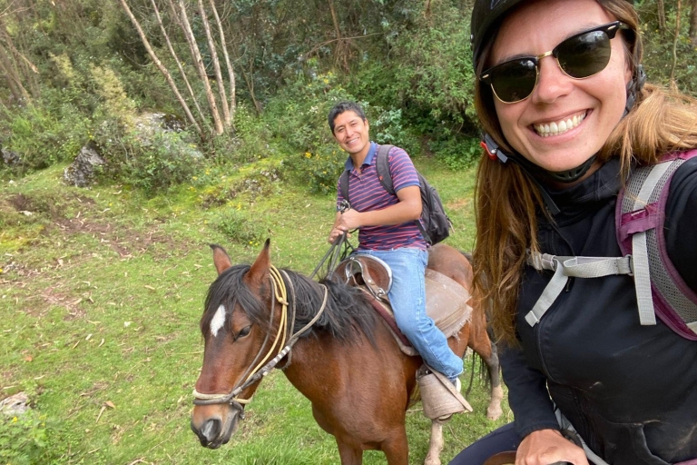 Depuis Cusco : Randonnée à cheval à travers le Temple de la LunePromenade à cheval dans le Temple de la Lune