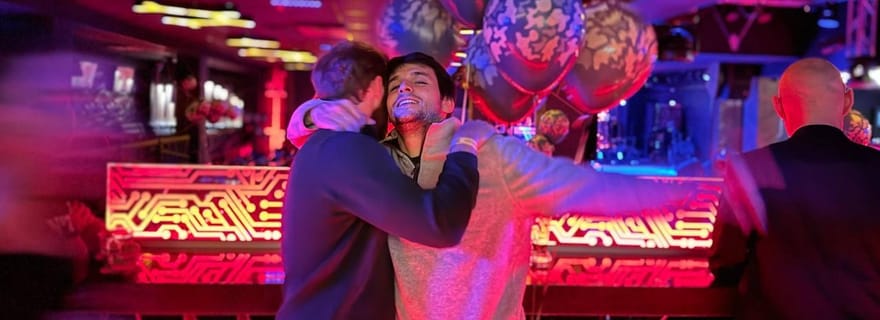 Vie nocturne à Bichkek : comment vit la métropole (goûtez des boissons artisanales)