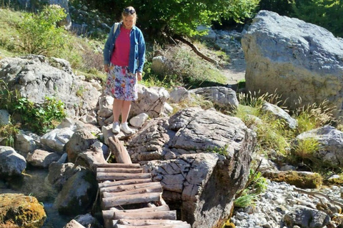 Desde Tirana/Durres: 2 días por el lago Komani, Alpes, Valbona y Kosovo