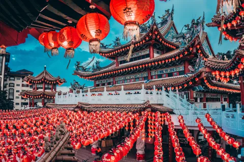 Kuala Lumpur: Batu Caves, Thean Hou Temple & National Mosque