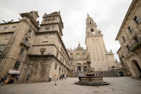 From Lisbon: Santiago de Compostela Day Trip with Fatima