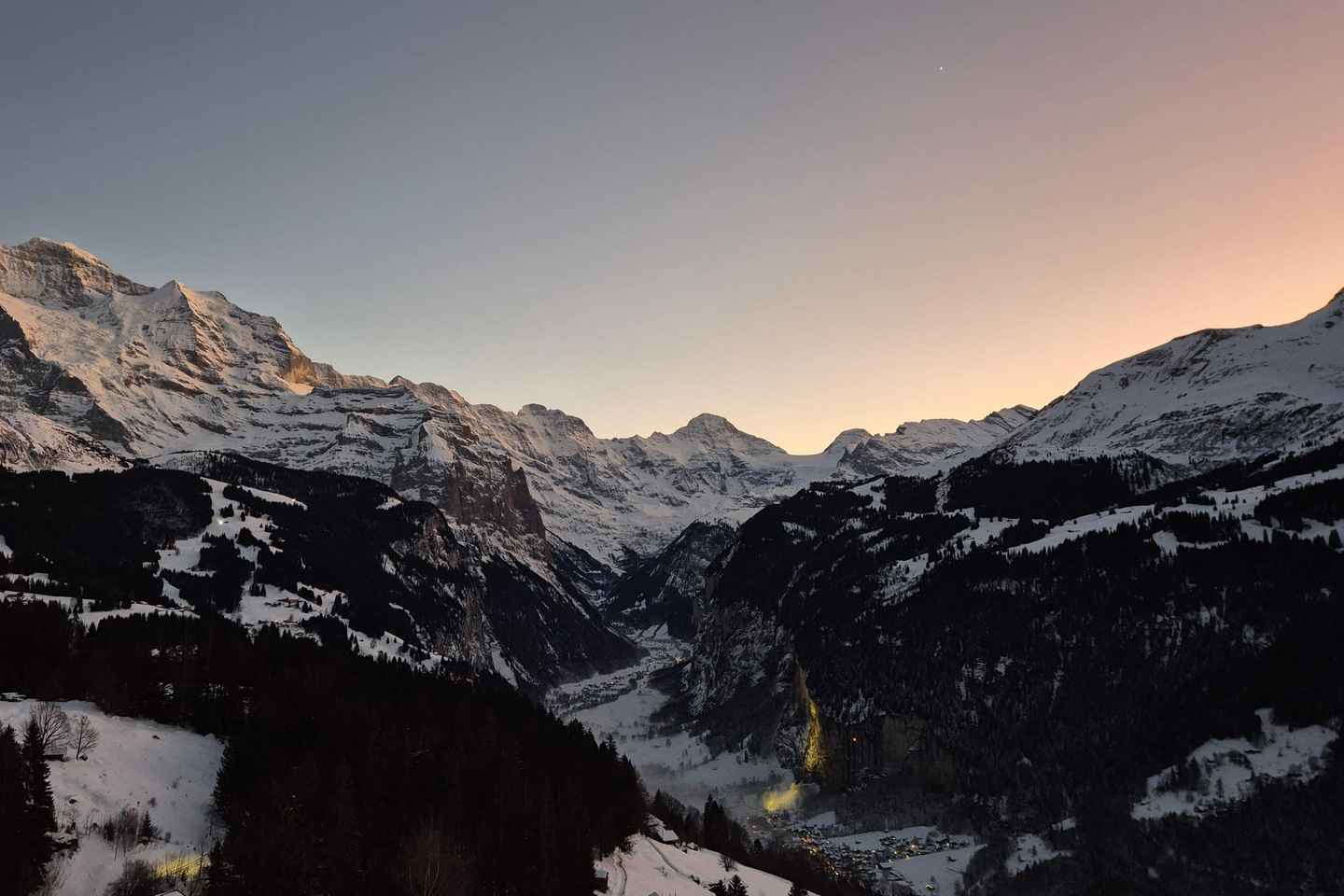 Sunset Hike with Cheese Fondue in Wengen