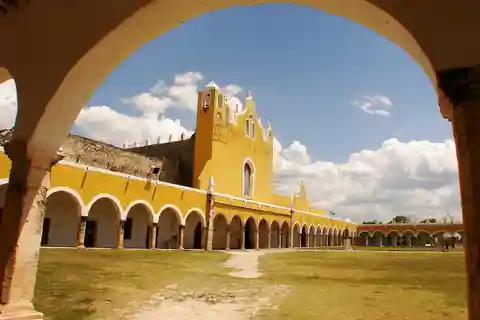 Merida: Chichen Itza, Cenote Ikkil and Izamal from Merida