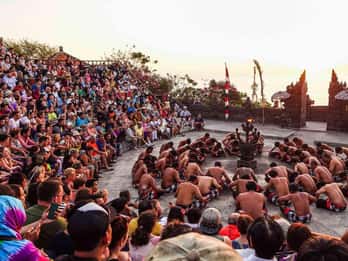 Bali: Uluwatu Tempel, Kecak Vuurdans en Strandtour