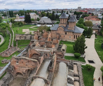 Real Dracula Princely Court e Real Dracula's Fortress