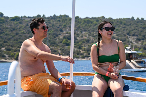 Trogir: Naufragio - Tour en barco con todo incluido por la Laguna AzulTrogir: Crucero Naufragio-Laguna Azul-Eslatina Todo Incluido