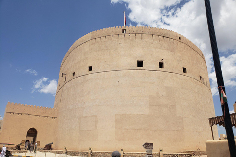 Au départ de Mascate : journée complète à Nizwa Souq et Misfat Al Abriyeen +déjeuner