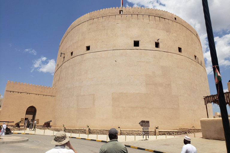 Au départ de Mascate : journée complète à Nizwa Souq et Misfat Al Abriyeen +déjeuner