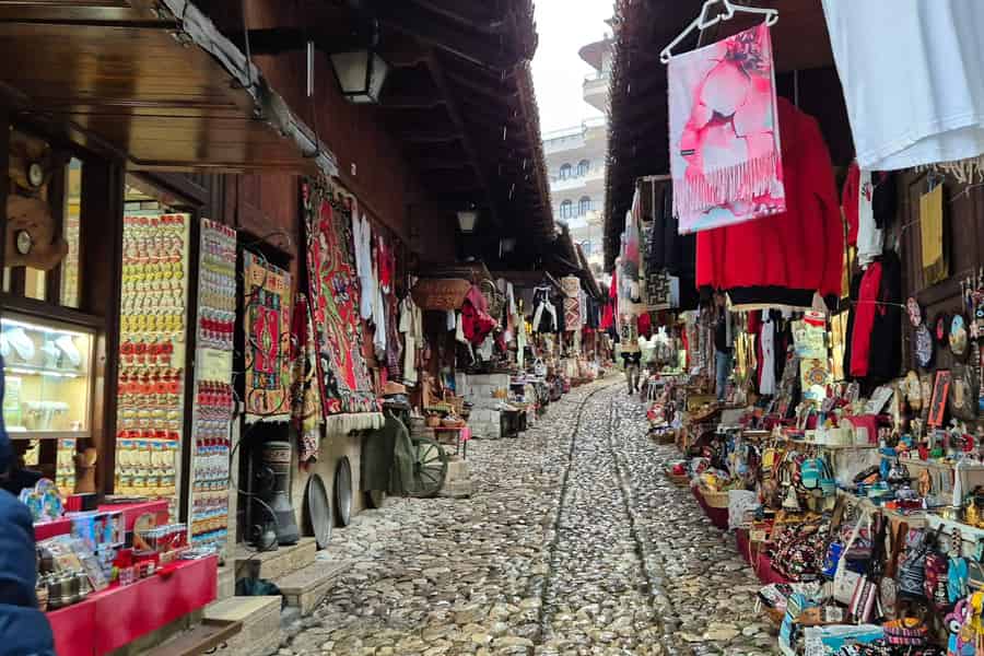 Von Tirana aus: Wanderung am Bovilla-See und Stadtführung in Kruje. Foto: GetYourGuide