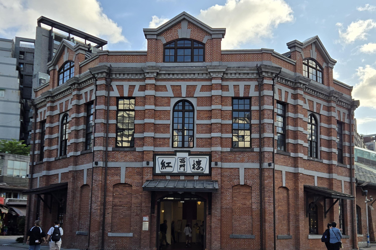 Taipei Private Tour: Heights, Heritage & Local Life Sunset & Night Market