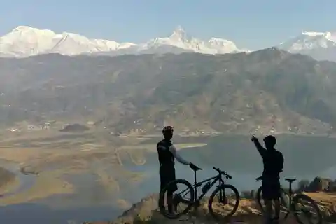 Pokhara: Pumdi Bhumdi to Fewa Lake Mountain Bike Tour