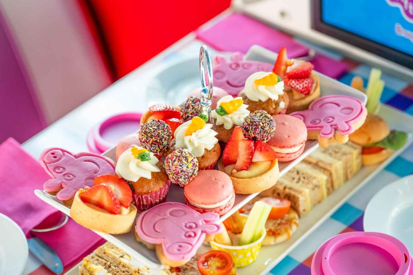 London: Peppa Pig Nachmittagstee-Busrundfahrt mit Audioguide