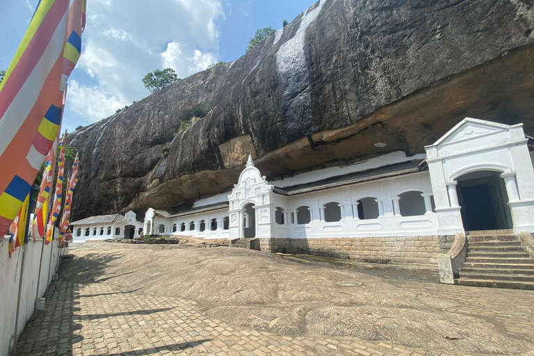 Colombo-Negombo : Tour di un giorno intero delle grotte di Sigiriya e Dambulla