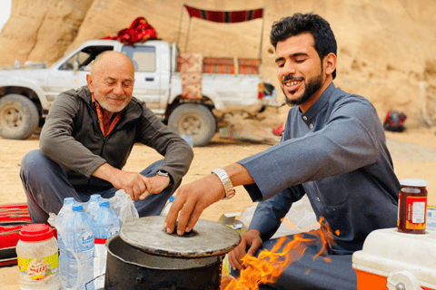 Wadi Rum: Burdah Bergwanderung und -besteigung + traditionelles Mittagessen