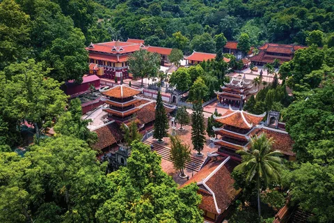 Recorrido privado o en grupos pequeños de día completo por la Pagoda del Perfume