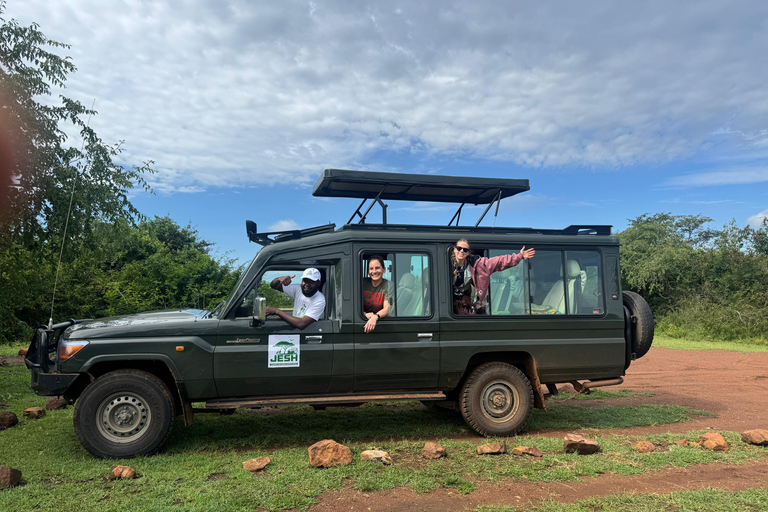 From Kigali: Mount Bisoke Guided Volcano Hike & Crater Lake