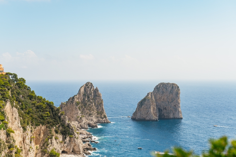 Capri: rejs łodzią wokół wyspy i zwiedzanie miasta z NeapoluZ Ercolano/Portici/Torre del Greco bez postoju na pływanie