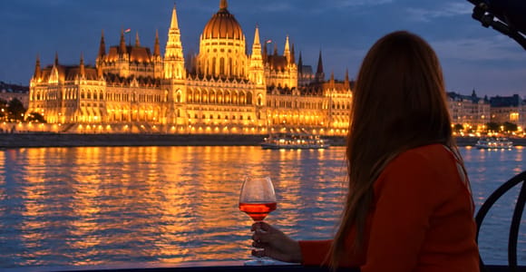 Budapest: Unlimited Prosecco Sightseeing Cruise