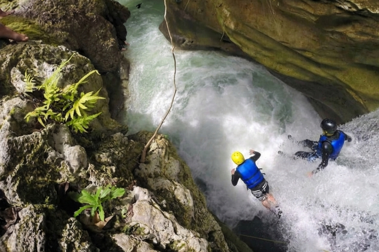 Dumaguete: Kawasan Canyoneering Adventure with Lunch Pick-up inside Dumaguete