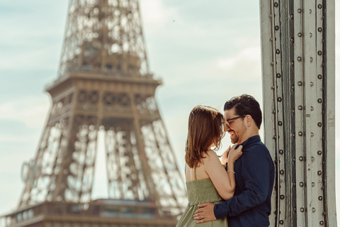 Paris: Eiffel Tower Street Photoshoot Paris: Eiffel Tower 15m Photoshoot - 5 Photos